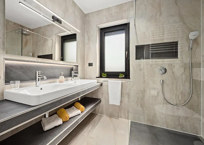 Polaris & Antares Pula